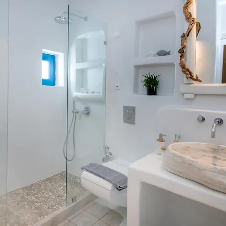 Vincenzo Family Tínos